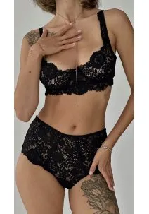 Black lace woman lingerie set: underwire bra and thong panties